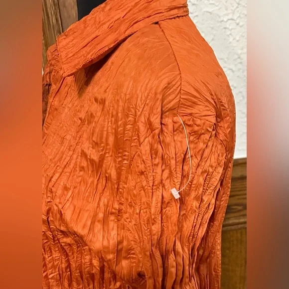 NWOT Clara Women's Vibrant Orange Crinkle Button-Down Shirt - Picture 12 of 15